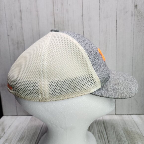 Under Armour Hat Cap Youth Kids Boys Size XS/SM Mesh Gray White Stretch Fit - Picture 3 of 6